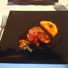 肉のメインは牛フィレ