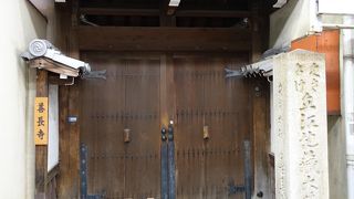 ビルとビルの合間