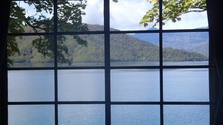 中禅寺湖、湖畔で優雅ですね。