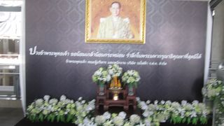 王様の写真が飾られていました