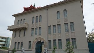 仁王門通り沿いに建つ欧州建築物