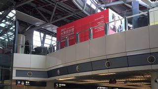 キレイな駅舎。