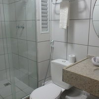 シャワーのみ。連泊なので洗濯してみたが乾きは悪かった。