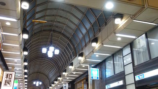 新旧のお店が混在