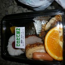 おにぎり弁当