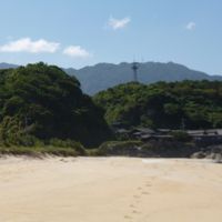 浜辺に寄り添うように建っています