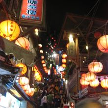 帰りは燈がついて人がぎっしり