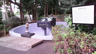 戦時中に犠牲になった動物の慰霊も兼ねているそうです