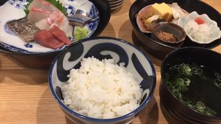 バラエティ豊富。さしみ定食！