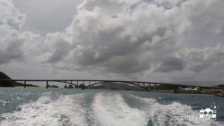 阿嘉島のシンボル的橋！