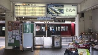 この駅から、戸倉温泉に行く事ができる最寄駅です。
