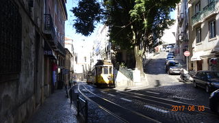 リスボン大聖堂の北側にある通りです