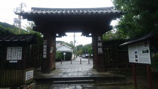 ねじりまんぽから徒歩3分程度