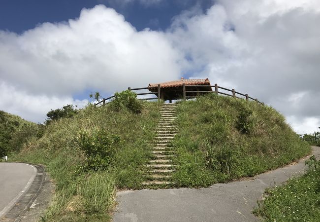 登山道入口の先にあります