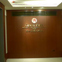 台北駅からはM６出口を行くと地下の乗り場が有り一階フロントに