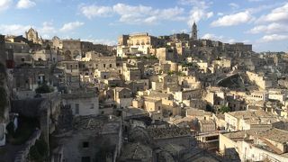 洞窟住居サッシが見どころ