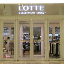 地下鉄の駅から直結です