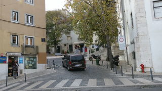 アルファマ地区にある通りです。