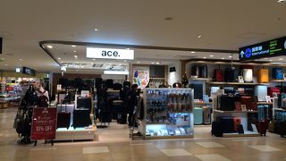 スーツケースなど