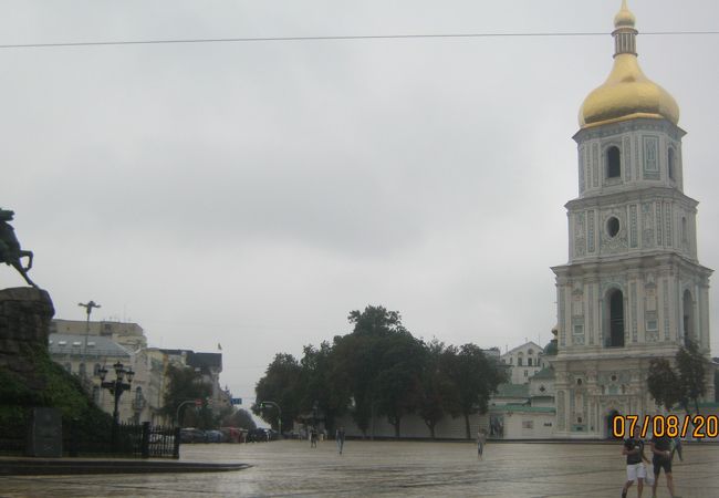 ソフィア大聖堂の前にある広場です。