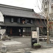 明治時代の酒屋を改装した建物