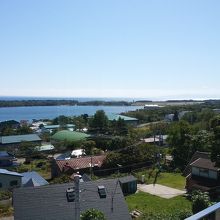 最上階からの展望、中央下の茶色の屋根が壱番館