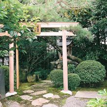 境内社木曽八幡社。