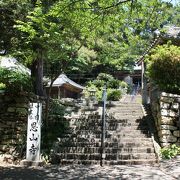 山寺の雰囲気ある古刹