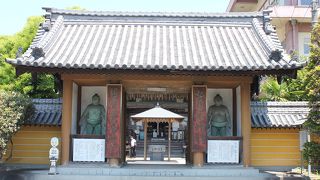 大師堂は離れた所にあります