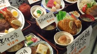定食がたくさんあります。