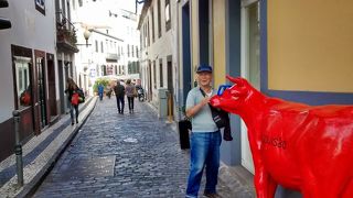 洒落た商店がいっぱい