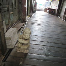 通路にはこんな置物もありました