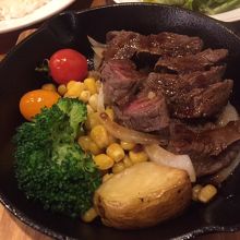 お肉もいただきました。