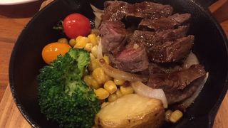 バルと言うより、チープなピノーロ。