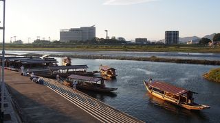 進行方向右側に乗るのがいいと思います！