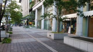 センスの良い丸の内仲通り