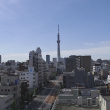 部屋の窓より