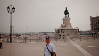 旅行者情報センターもあり、テジョー川の景色もきれいです。