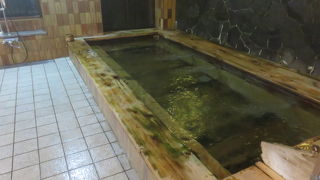 ヒノキ風呂でほっこり！