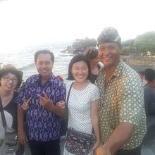 左から友人、ガイドsuyasaさん、私、あけぼのさん