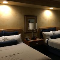 ツインです。コンセントが微妙な位置です。