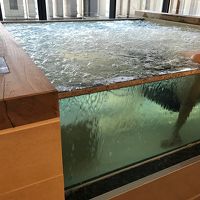 プール横のジャグジー