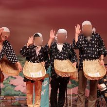 体験後は修了証もらって　はいチーズ！