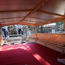 3箇所乗り降り自由。１０人位は余裕で乗れます。