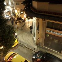 お部屋から道を覗く。