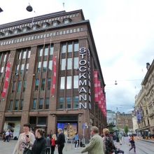 交通の便利な場所にありました。メインストリート。