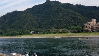 山頂にちょこんと見えるお城が贅沢　