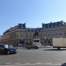 そこそこ交通量がある。