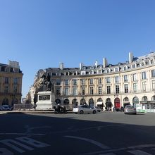 騎馬像裏側から。