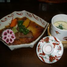 「みさと」夕食　・一口ステーキたっぷりの山葵のせ